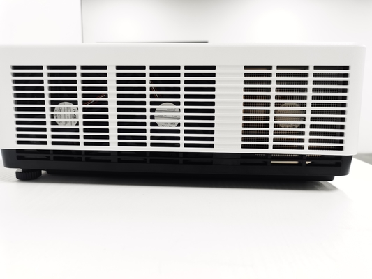 FLYIN 4K Lazer 3LCD 7000 Ansi Lumens Projector 3840*2160 Dış mekanlar için büyük mekan sunum ekipmanları