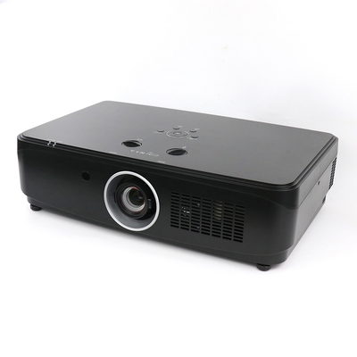 Açık Hava Eğitim FLYIN 7100Lumens 3LCD 4K Lazer Projekörü Yüksek Çözünürlüklü Parlaklık ve Dahili Hoparlör