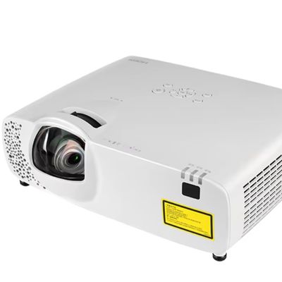 Flyin 5500 ANSI Lumens Doğal 4K 3LCD Lazer Projeksiyonu Eğitim için kısa atış HDBaseT 3D Haritalama