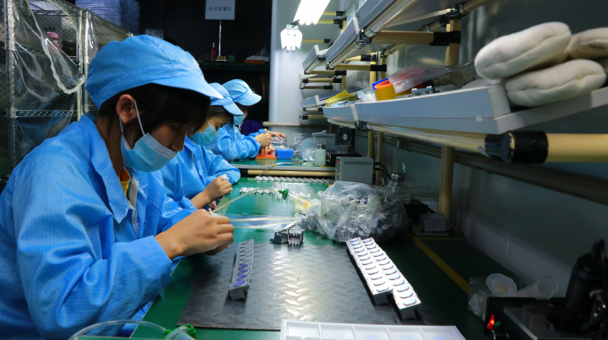 Flyin 2025 Profesyonel 3LCD 4K Lazer Projeksiyonu 7200 Ansi Lumens Ultra Hd 3840x2160 Y&uuml;ksek Parlaklık İşletme Eğitimi B&uuml;y&uuml;k Alanlar Banket Salonları Sahneler 15