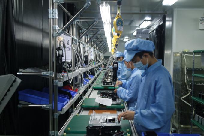 Flyin 2025 Profesyonel 3LCD 4K Lazer Projeksiyonu 7200 Ansi Lumens Ultra Hd 3840x2160 Y&uuml;ksek Parlaklık İşletme Eğitimi B&uuml;y&uuml;k Alanlar Banket Salonları Sahneler 16